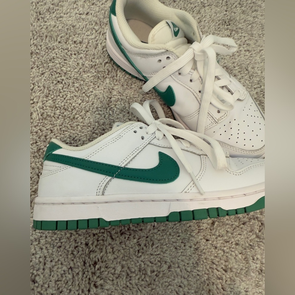 NIKE — White and Green Leather Sneakers